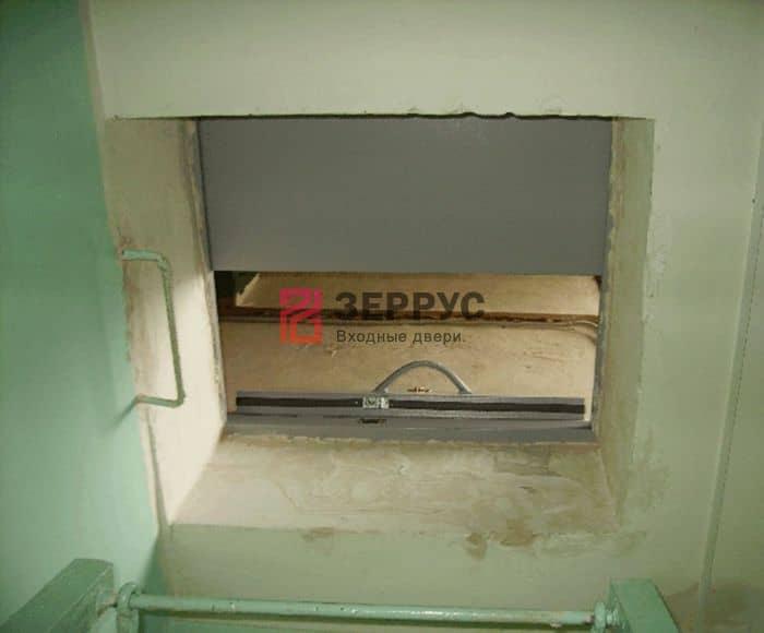 Установленный противопожарный люк Зеррус — пример 62